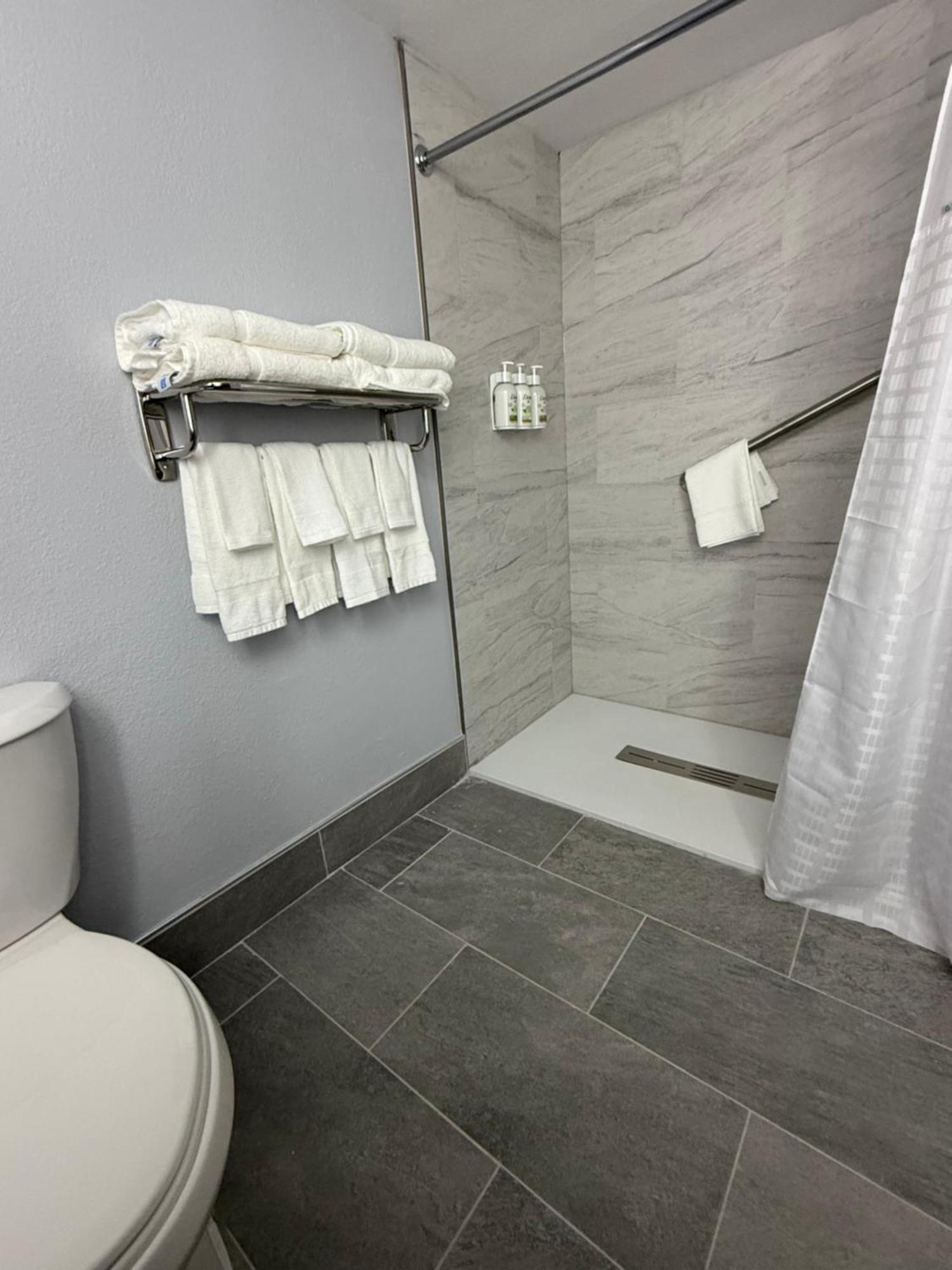 Baymont By Wyndham Batavia - Darien Lake Phòng bức ảnh